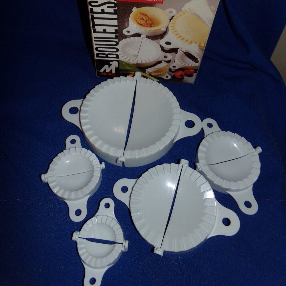 Dumpling Makers - Set of 5 Different Sizes - Foldable Plastic Dough Crimpers
